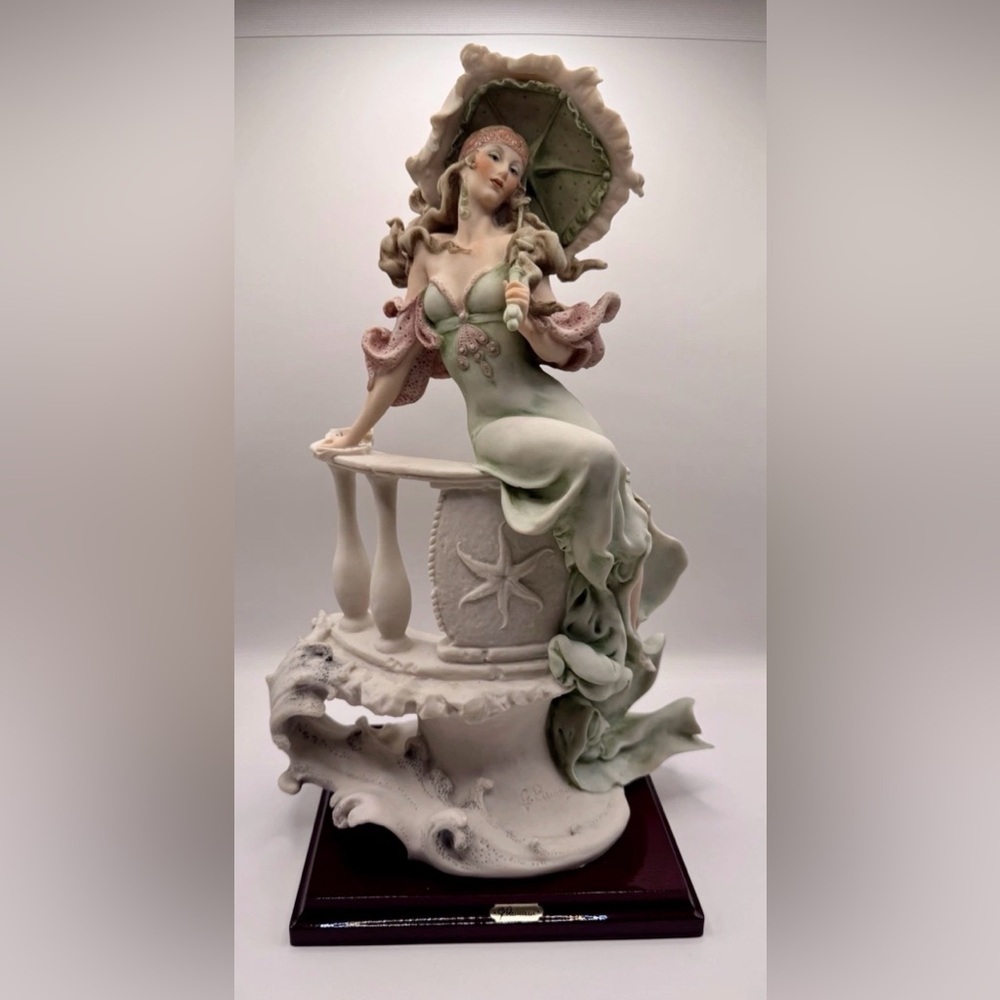 GIUSEPPE ARMANI 1985 Retired 15'' FIGURINE LADY WITH UMBRELLA ''SUMMER OUTING''